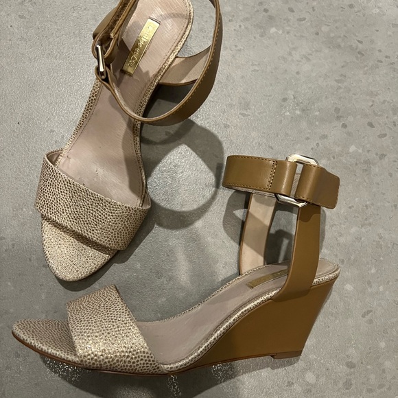 Louise et Cie wedge Sandals - Picture 2 of 3